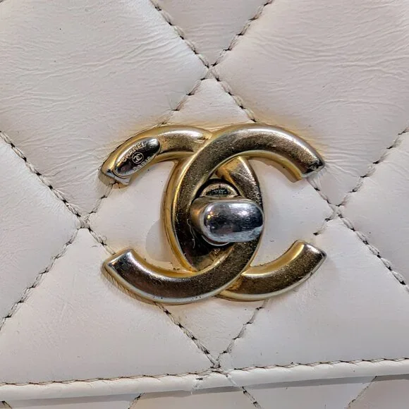 Chanel 19 White Lambskin Small Flap Bag with Pink/Blue Hardware - Picture 6 of 14